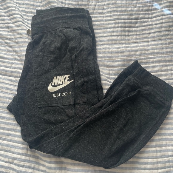 Black Nike Capris - Picture 1 of 4
